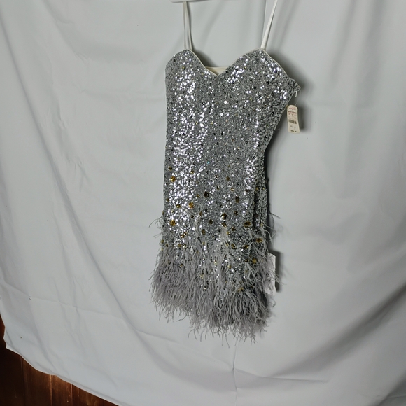 La Femme NWT $450 Silver Sequin Feather Mini Dress Size 12 Prom Cocktail Glam - Picture 6 of 10